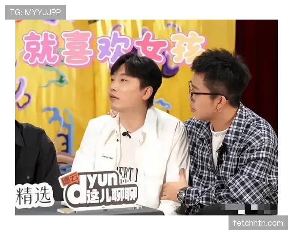 刷到费德勒跟孩子在后院玩,真像个普通爸爸——直到镜头扫到他那块表 刷到费德勒跟孩子在后院玩,真像个普通爸爸——直到镜头扫到他那块表