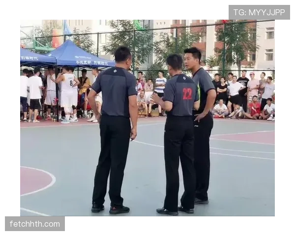 篮球比赛中的“延误比赛违例”:裁判具体如何判定与罚则详解 篮球比赛中的“延误比赛违例”:裁判具体如何判定与罚则详解